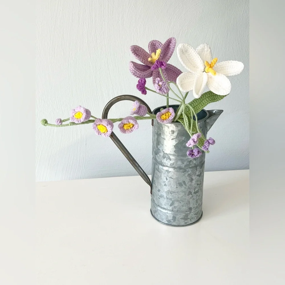 Charming Crocheted Flowers (Vase not included.) NWOT.